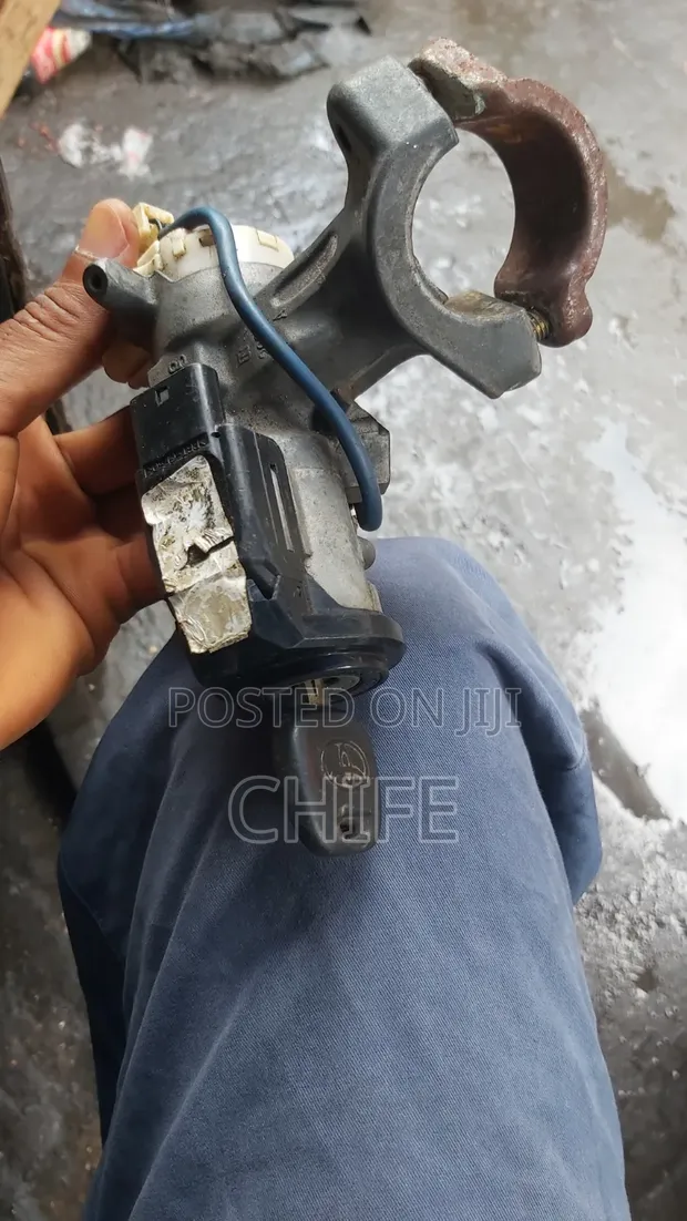 Iginitin Housing da Makulli na Toyota Corolla (2003-2006) - 1