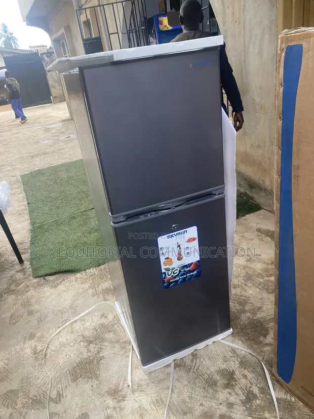 Skyrun BCD-195HS 195L Refrigerator with Top Freezer - 1