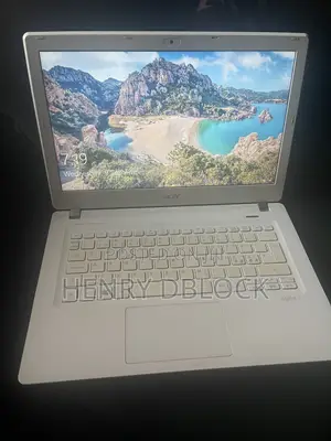 Acer Aspire V3-371 Laptop: Intel Core i3, 4GB RAM, 128GB SSD
