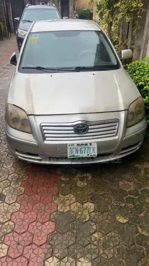 Toyota Avensis 1.8 C Combi 2005 Silver