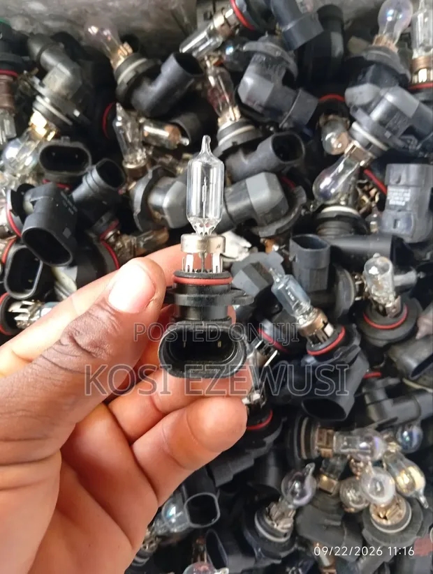 9005 & 9006 Halogen Headlight Bulb (Refurbished) - 1