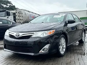 Toyota Camry XLE V6 Baƙar Fata 2012