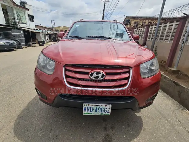 2012 Hyundai Santa Fe Red - 1