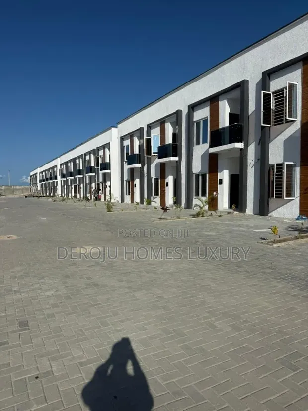 2 Bedroom Townhouse/Terrace in Capital Terrace, Lekki Expressway - 1