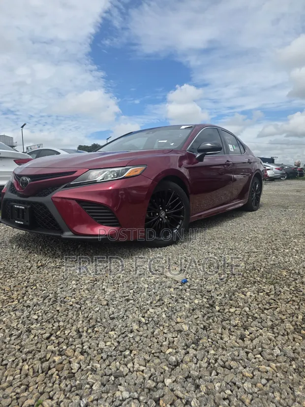 2018 Toyota Camry SE FWD (2.5L) Red - 1