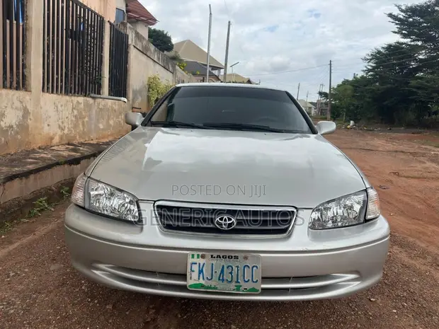 2001 Toyota Camry LE Sedan - Belgium Engine - 1