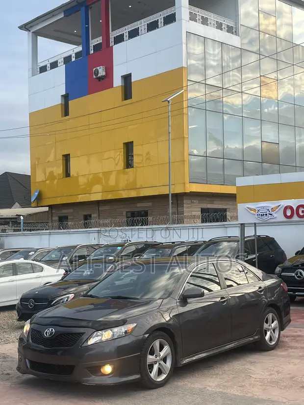 2009 Toyota Camry SE - Foreign Used - 1