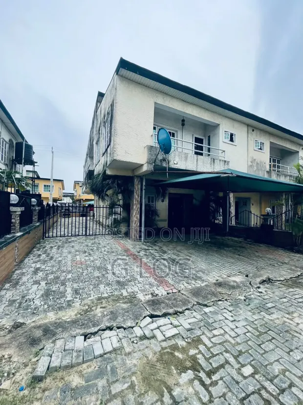 Furnished 3-Bedroom Duplex a Lekki Gardens 2, Lagos - 1