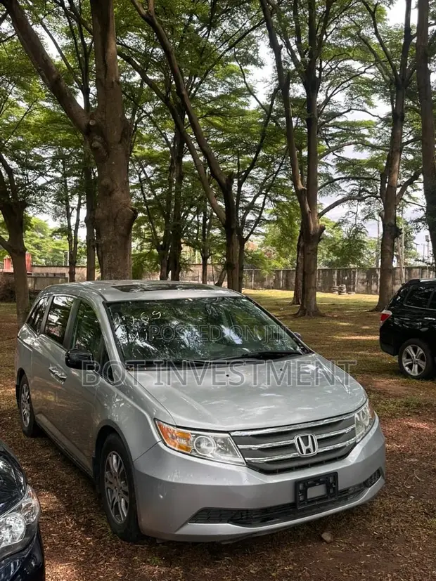 Honda Odyssey 2011 Silver - 1