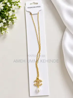 Gold Fashionable Chain Necklace