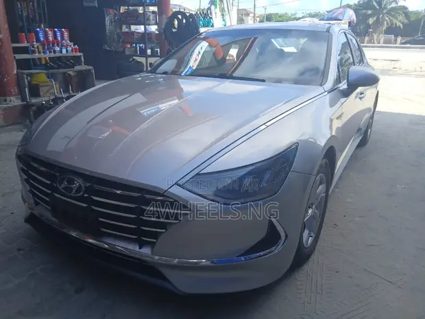 Hyundai Sonata SE 2021 Silver - 1