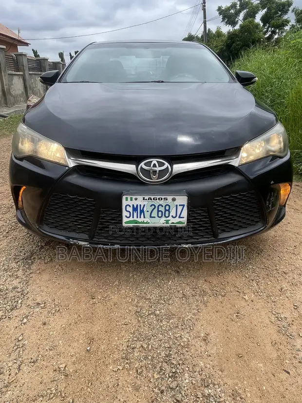 2015 Toyota Camry SE 2.5L Sedan - Black - 1