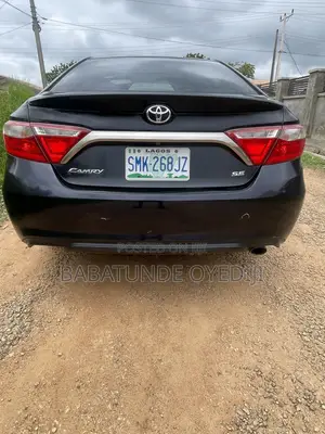 2015 Toyota Camry SE 2.5L Sedan - Black
