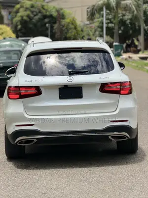 Mercedes-Benz GLC300 2017 Fari