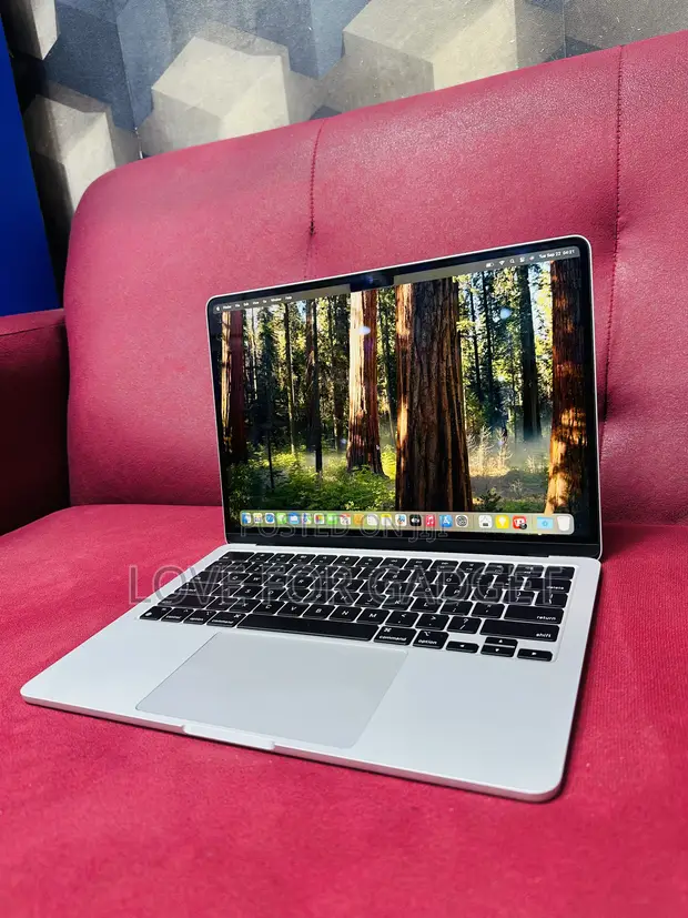 Apple MacBook Air 2022 M2, 8GB RAM, 256GB SSD (UK Used) - 1