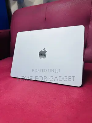 Apple MacBook Air 2022 M2, 8GB RAM, 256GB SSD (UK Used)