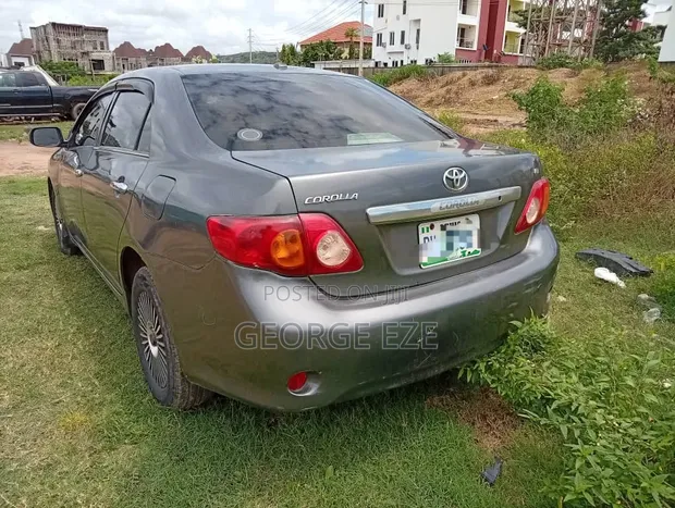 Toyota Corolla 2010 Gray - 1
