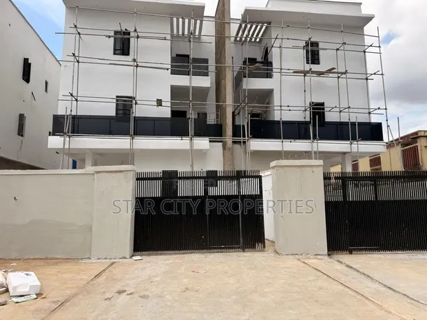 4 Bedroom Duplex Don Sayarwa a Pako, Ogudu GRA - 1