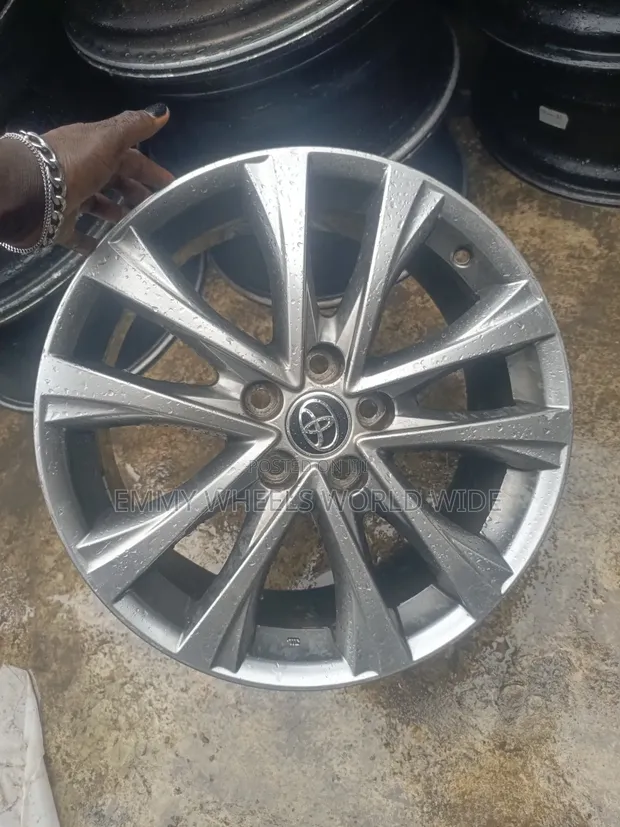 18-inch Grey Wheels for Toyota RAV4 - 1