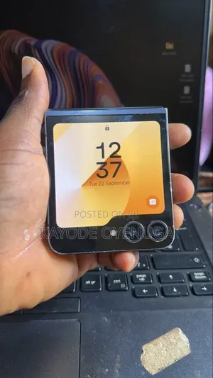 Samsung Galaxy Z Flip6 256GB Black (UK Used)
