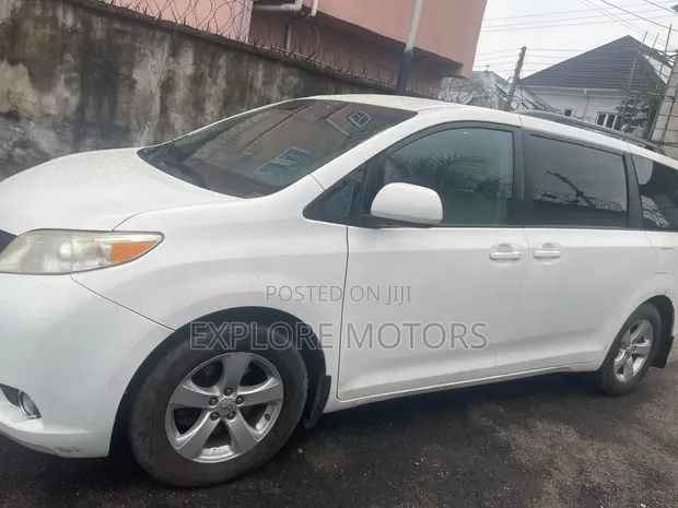 2012 Toyota Sienna XLE - 1