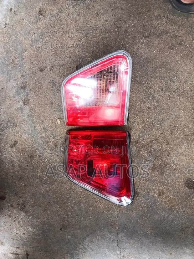 Used Toyota Avensis Booth Light (2010-2012) - 1