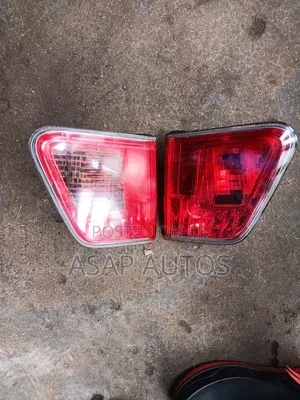 Tushen Wutsin Boot na Toyota Avensis (2010-2012) Mai Amfani