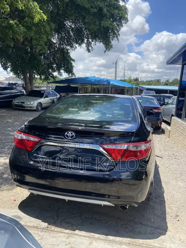 2017 Toyota Camry SE 2.5L Black - 1