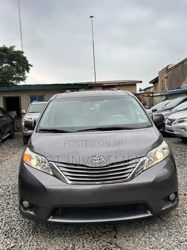 2013 Toyota Sienna XLE AWD 7-Passenger Gray - 1