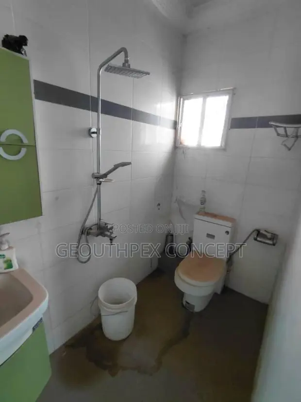 8-Bedroom Block of Flats in Victory Garden, Ibadan - 1