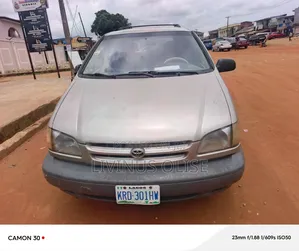 Toyota Sienna LE & 1 Hatch 2000 Grey