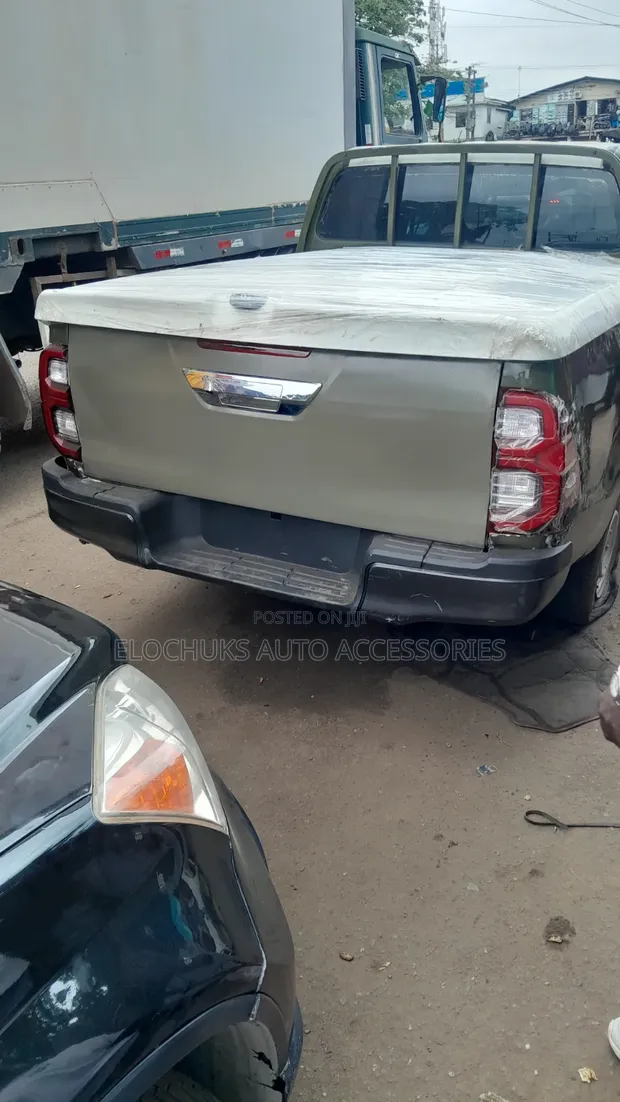 Boot Cover na Toyota Hilux - 1