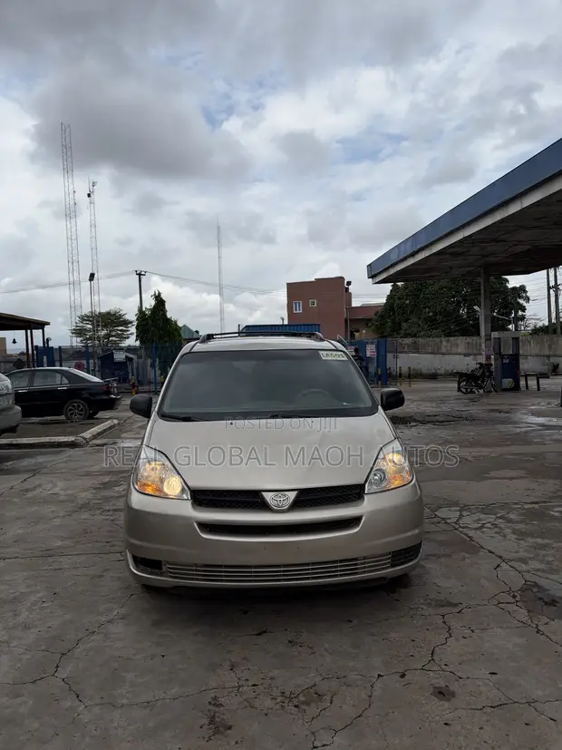 Toyota Sienna LE AWD 2005 Zinariya - 1