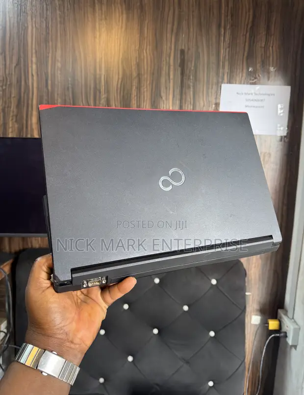Fujitsu Lifebook E546 Laptop - Core i3, 4GB RAM, 128GB SSD - 1