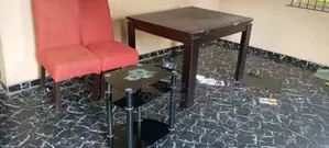 Saitin kujerun cin abinci da tebur da aka yi amfani da su a Ajah