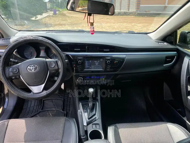 2015 Toyota Corolla LE Sedan - 1