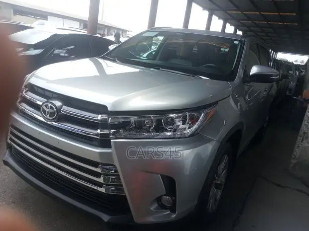 Toyota Highlander 2015 Silver - 1
