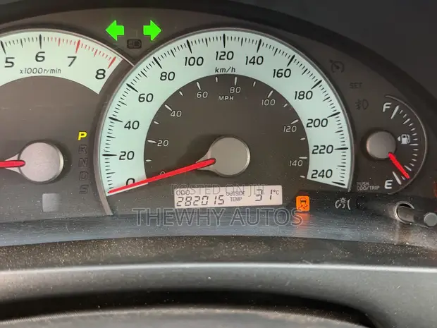 Toyota Camry SE 2.5L 2010 Launin Fari - 1