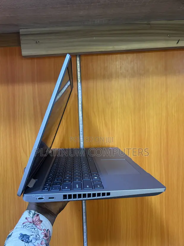 Dell Precision 3561 Laptop - Core i7, 16GB RAM, 512GB SSD - 1