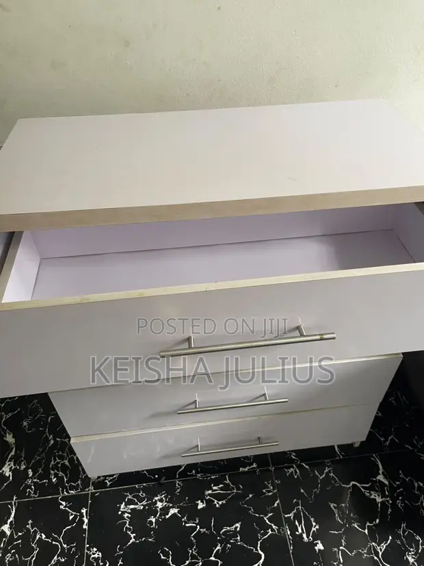 Used 4-Drawer White Composite Wood Drawer Unit - 1
