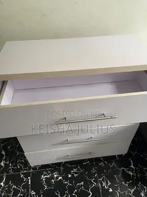 Used 4-Drawer White Composite Wood Drawer Unit