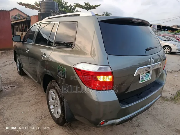 Toyota Highlander 2010 Green - 1