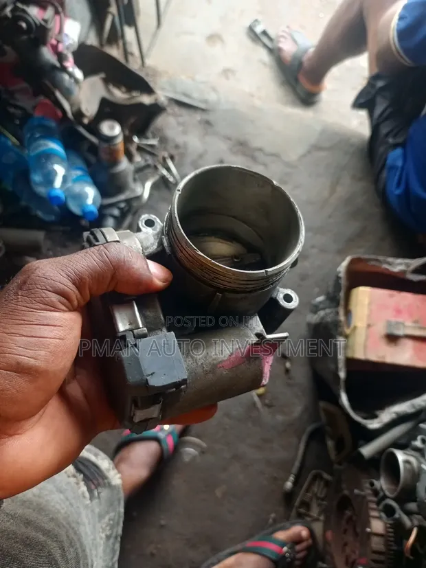 Volvo XC90 T5 Engine Throttle Body 2005 - 1