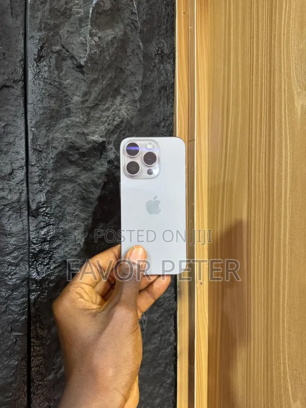 Apple iPhone 15 Pro 256GB Silver (Amfani da aka yi a UK) - 1