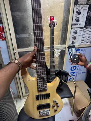 Asalin Fender Bass Guitar Mai Igiyoyi 5 Mai Aiki