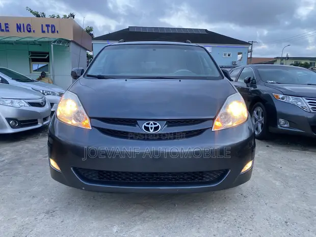 2008 Toyota Sienna LE AWD Gray - 1