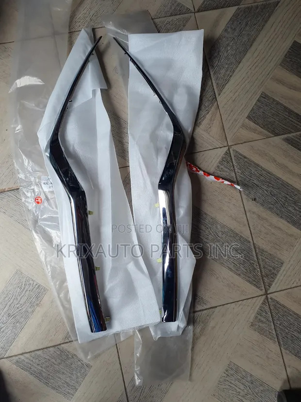 Honda CR-V 2018 Headlamp (Chrome) - 1