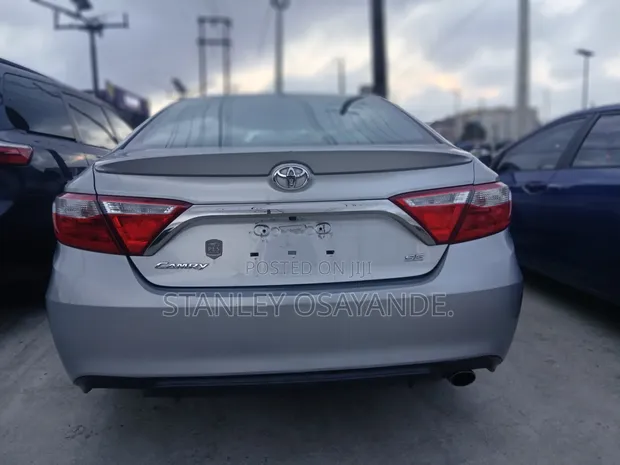 2016 Toyota Camry SE Sedan - 1