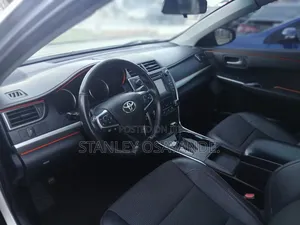 2016 Toyota Camry SE Sedan
