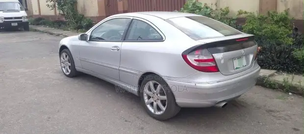 Mercedes-Benz C200 2005 Silver - 1